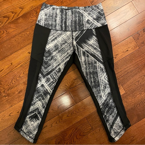 Lululemon Hot To Street Crop - Picture 5 of 9